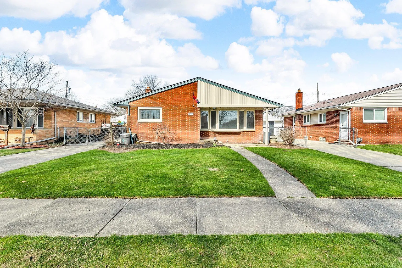 24513 Ursuline St photo 1
