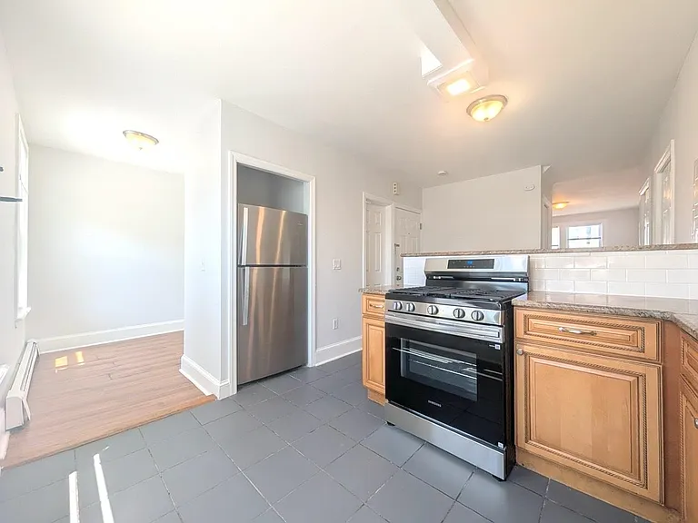 69 Beacon Ave #3 — Photo 3
