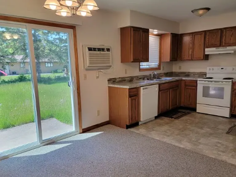 6295 Amanda Dr — Photo 9