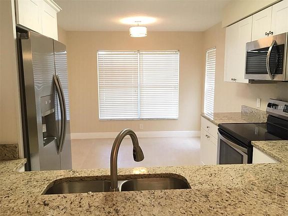4th image of 626 Oak Manor Cir