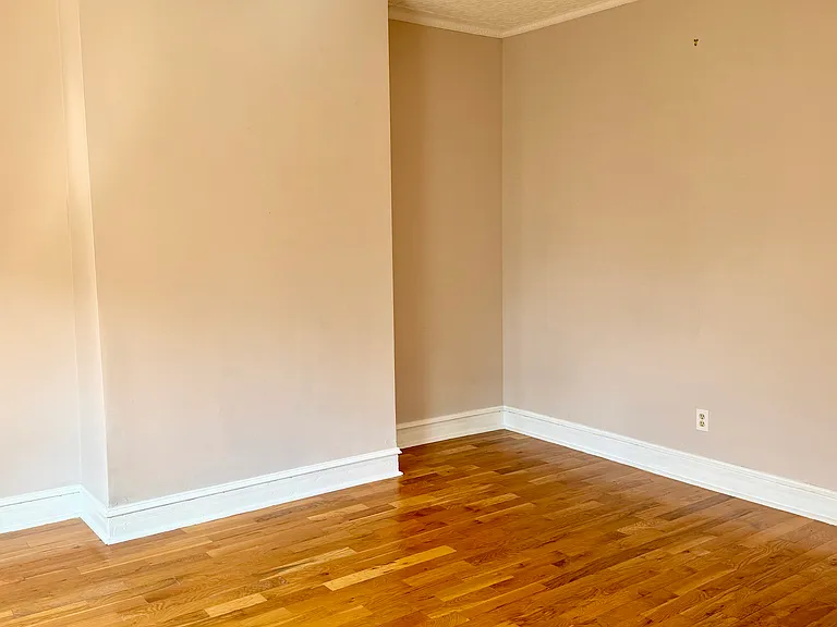 203 2nd St #2 — Photo 33
