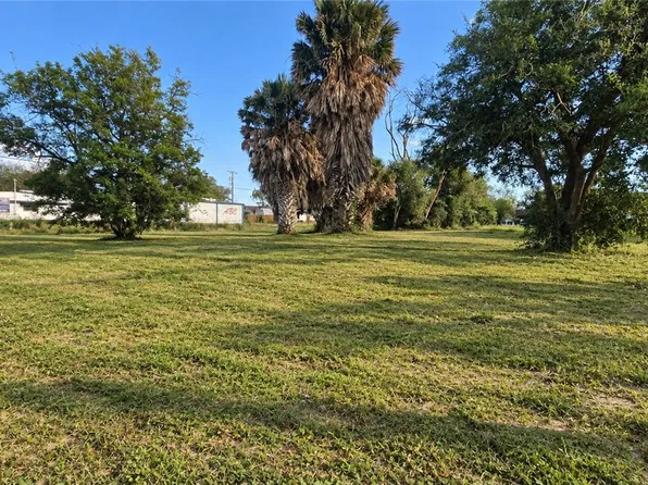 323 E Richard Ave, Kingsville, TX 78363
