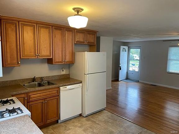 4th image of 4327 Maroon Ct