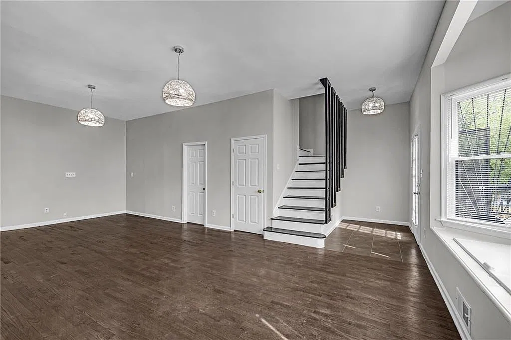 3 bed, 3.0 bath, 1840 sqft, $2,600 — Photo 3