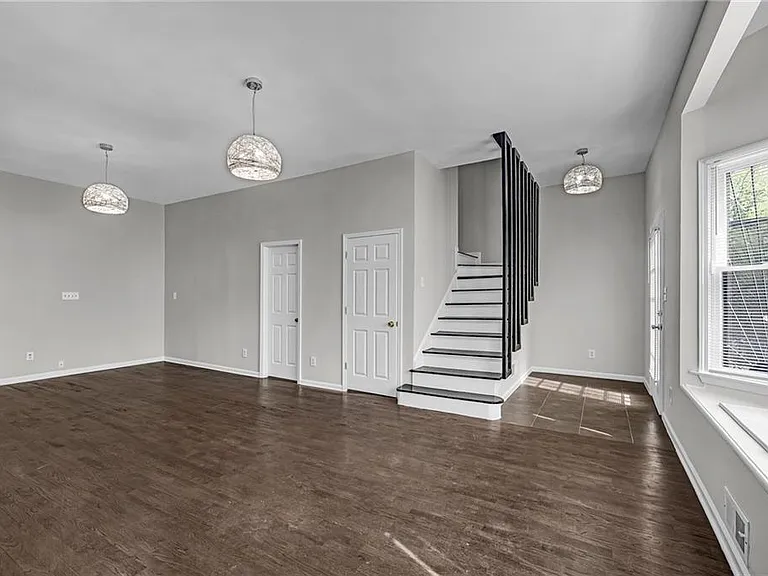 660 Queen St SW #A — Photo 22