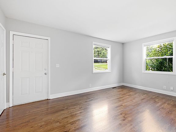 5th image of 62 Peachtree St