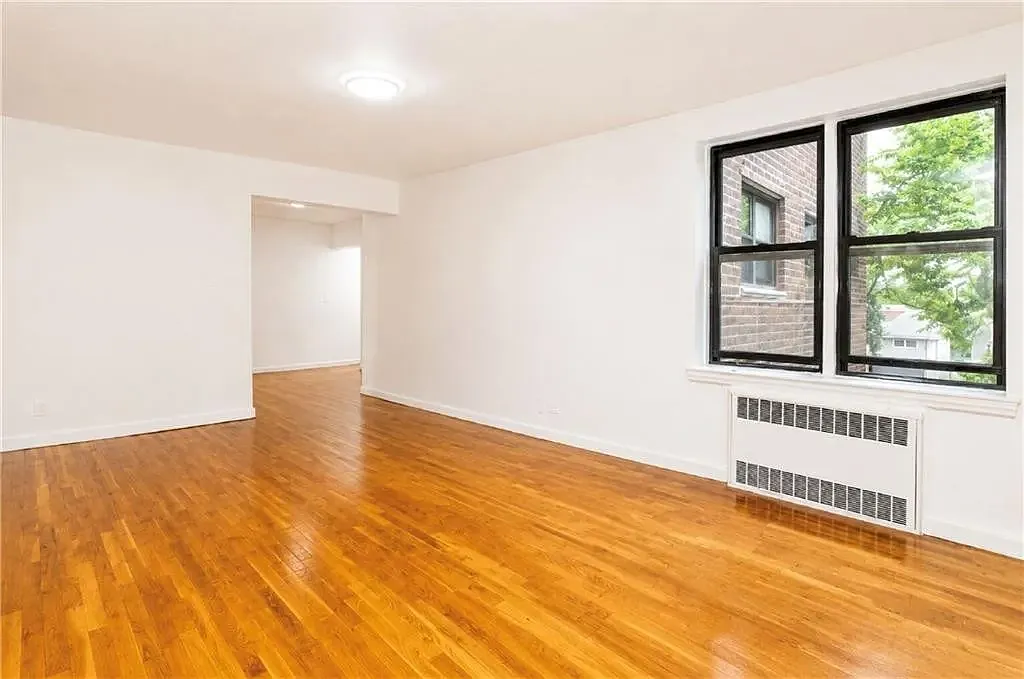 1275 East 5th Street — Photo 1