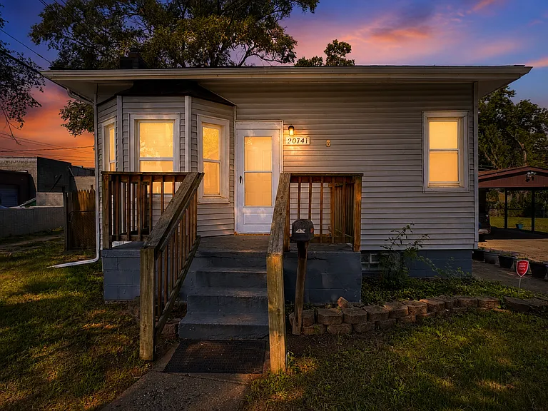 20741 Curie — Photo 26