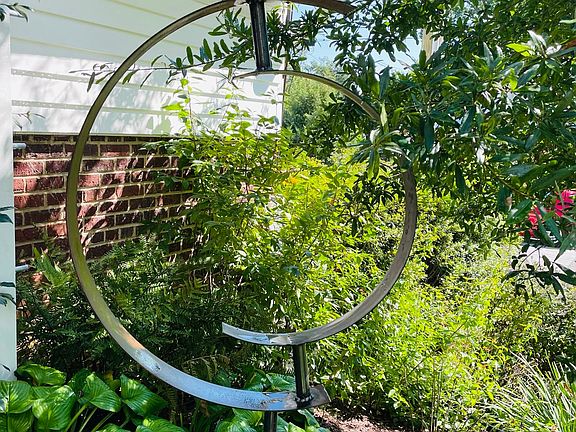 Front garden...all natural, growing right in front of you!