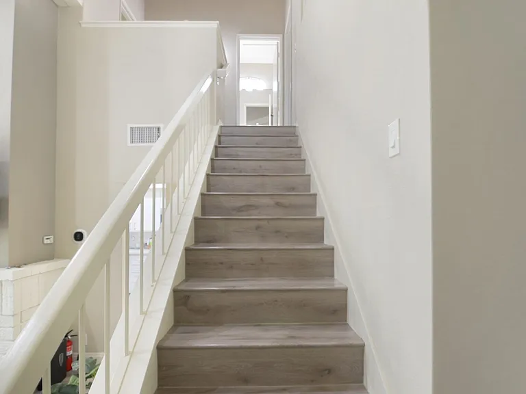 902 Creekside Dr — Photo 8