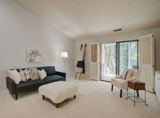 7200 Cahill Rd APT 302, Edina, MN 55439