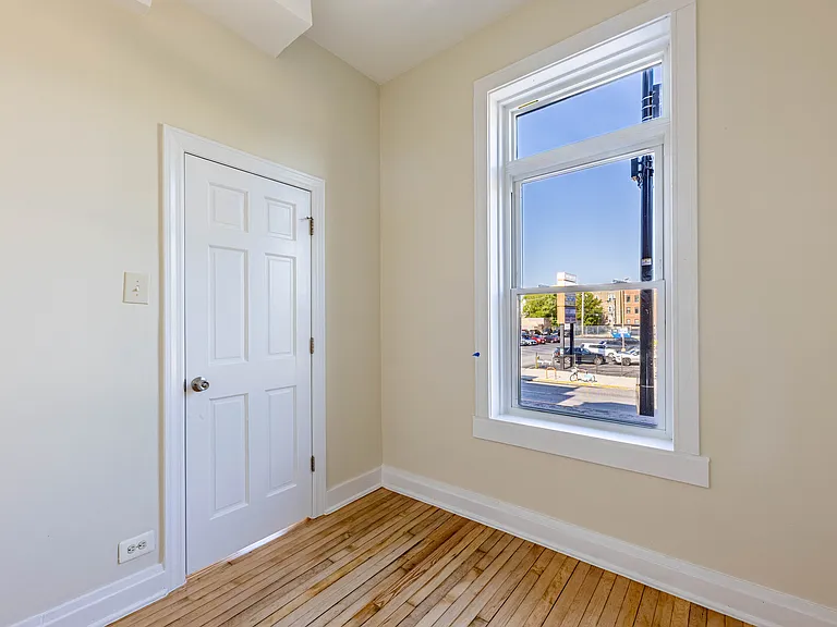 2137 N Western Ave #2F — Photo 9