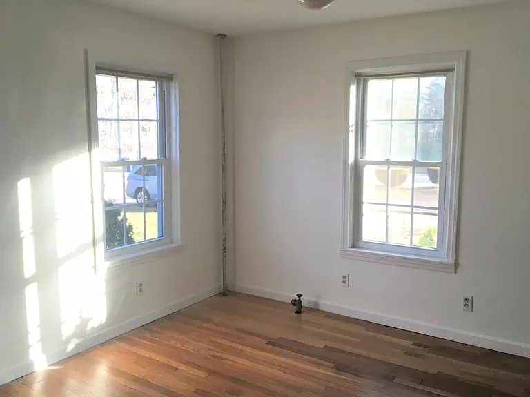 87 Billings St — Photo 2