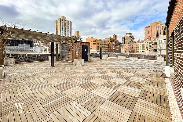 Sold by Warburg | media 11