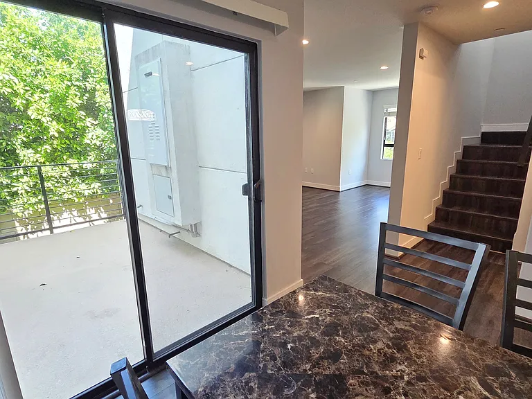 2651 S Hobart Blvd #9 — Photo 10