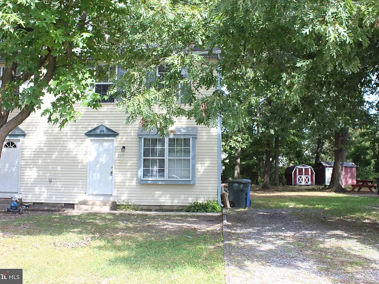 127 Higgins Dr — Photo 1