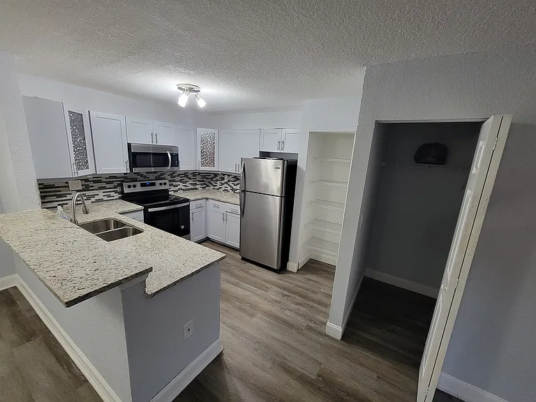 5742 Baywater Dr — Photo 5
