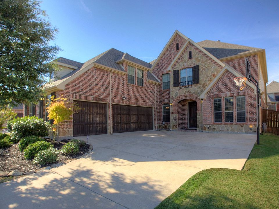 1st image of 204 Crestbrook Dr