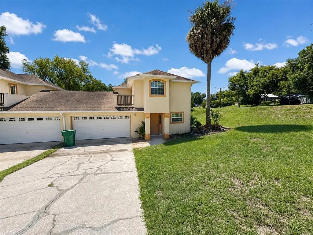 3 bed, 2.0 bath, 2936 sqft, $1,750 — Photo 1