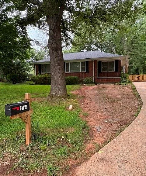 2174 Trailwood Dr SE — Photo 2