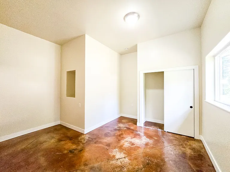 10717 State Ave — Photo 6