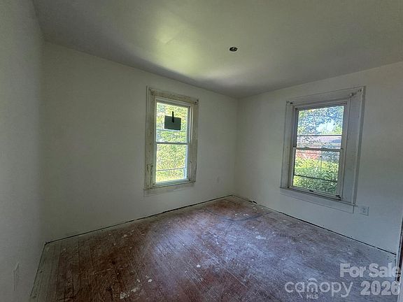 5th image of 515 Copel St