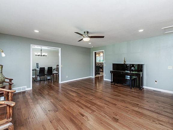 2nd image of 72 Morwood Ln