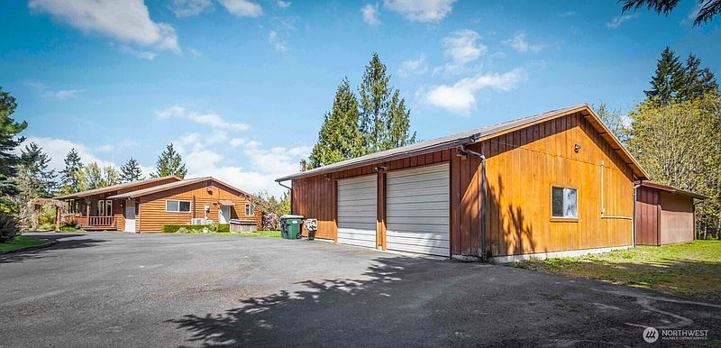 5th image of 207 Tillicum Drive