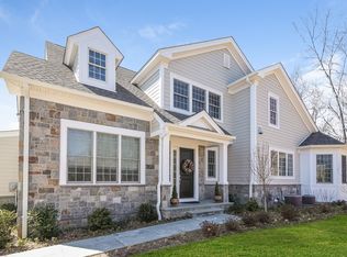 16 Carol Ct, Rye Brook, NY 10573