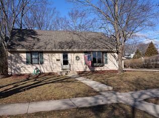 1113 N Webster St, Port Washington, WI