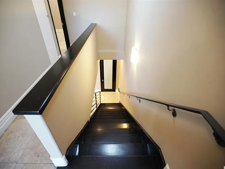 18245 Burbank Blvd #110 — Photo 7