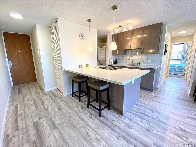 320 Liliuokalani Ave — Photo 5