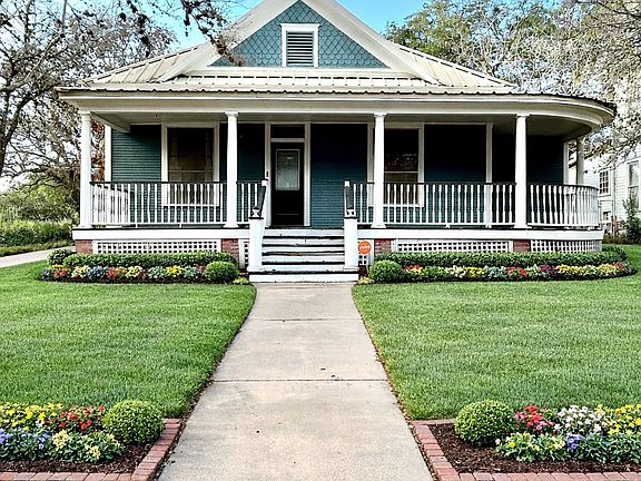 2nd image of 609 E Corpus Christi St