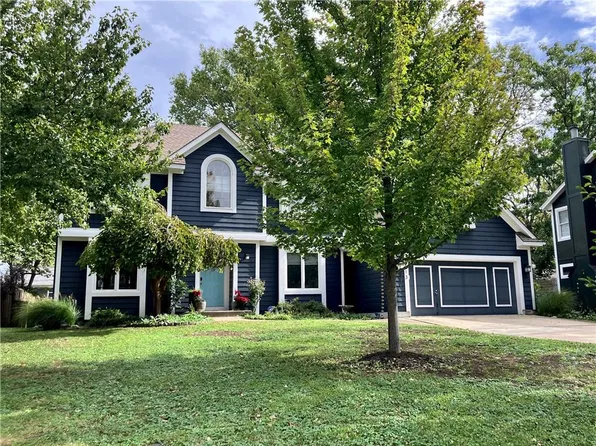 5813 Robinson Ln, Overland Park, KS 66202