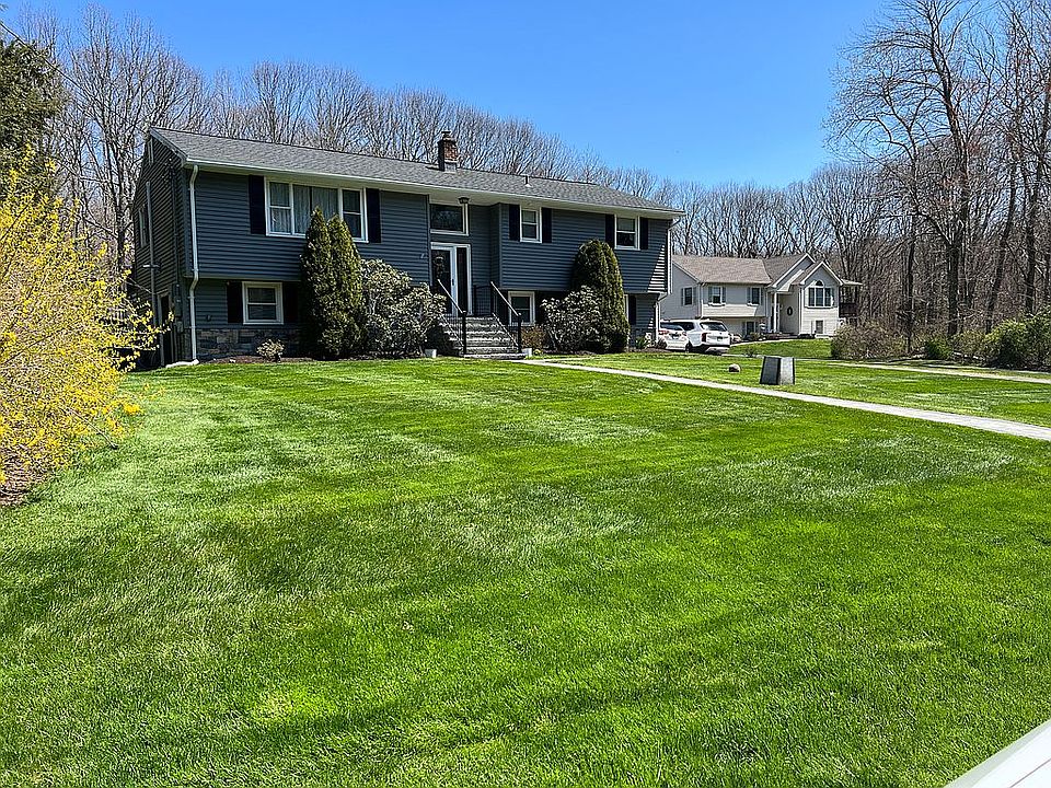 2nd image of 12 Pine Meadow Ln