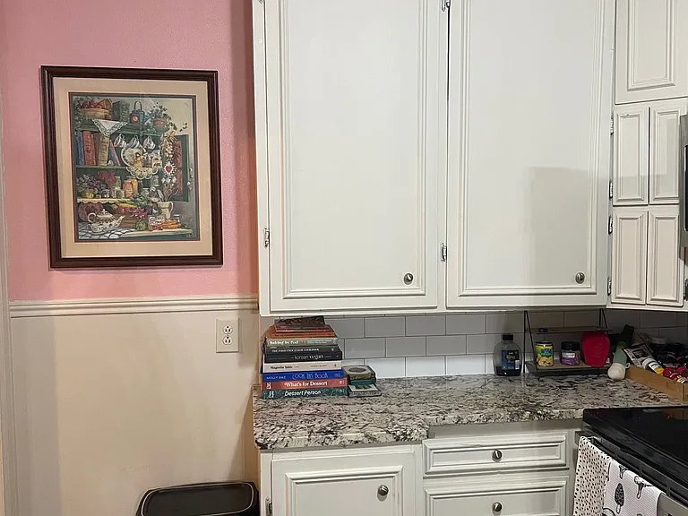 925 Albany St — Photo 12