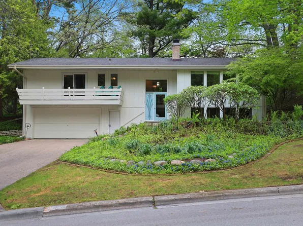 115 Little Swiss Pl, Green Bay, WI 54302