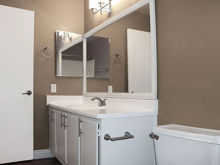 Mandalay Bay Apartments — Photo 9