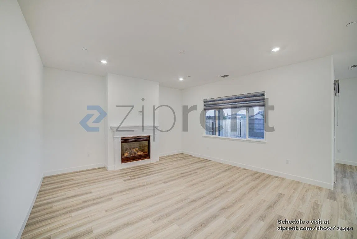 3 bed, 2.5 bath, 1800 sqft, $2,964 — Photo 4