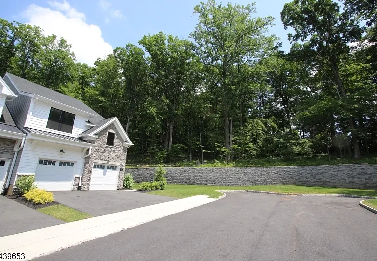 1 Swenson St — Photo 32