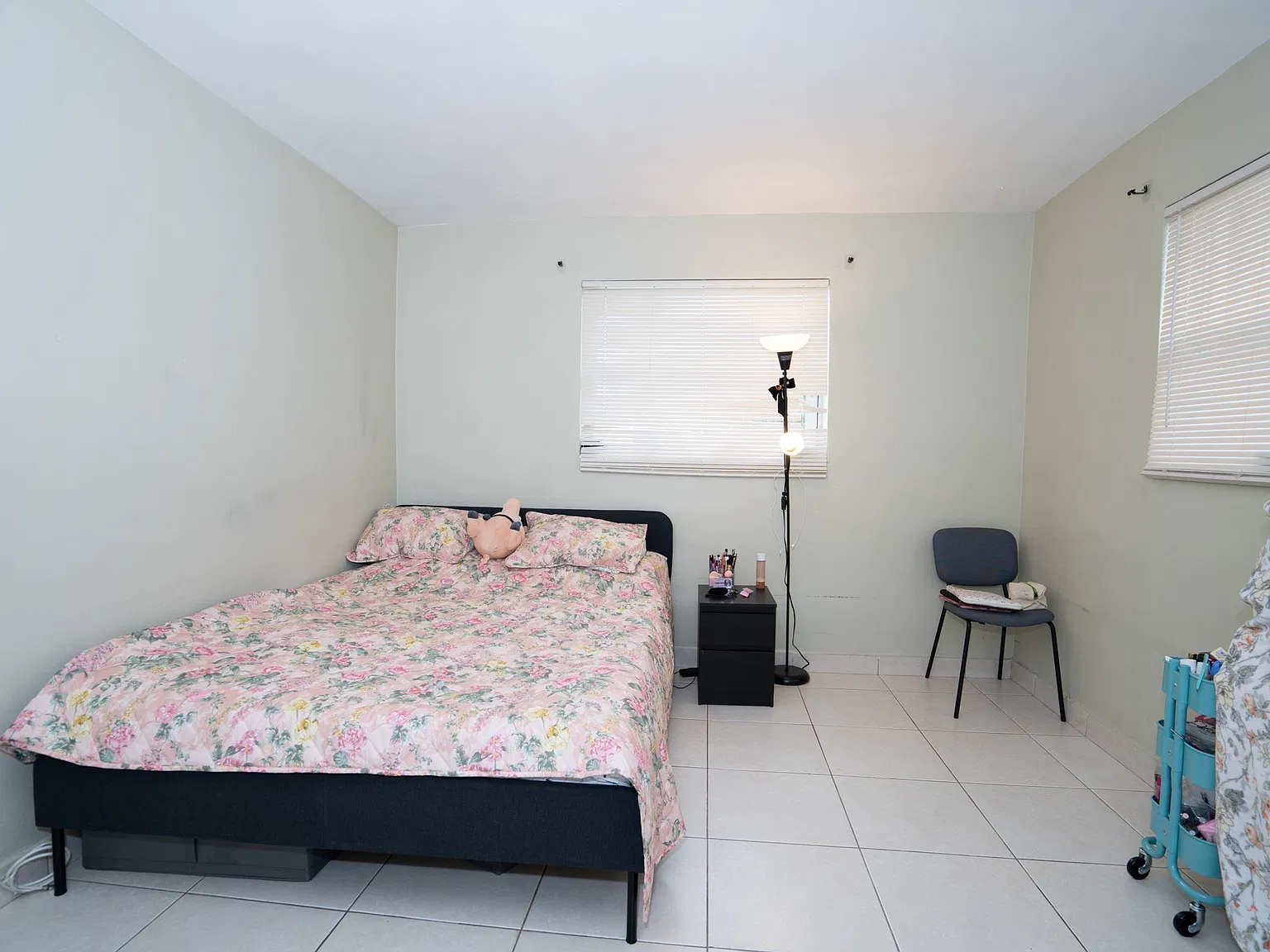 2 bed, 1000 sqft, $2,200 — Photo 2
