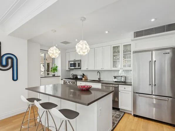 200 East 66th Street E306 image 3 of 7