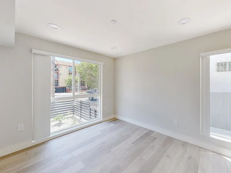 953 1/2 N Mariposa Ave #1/2 — Photo 26