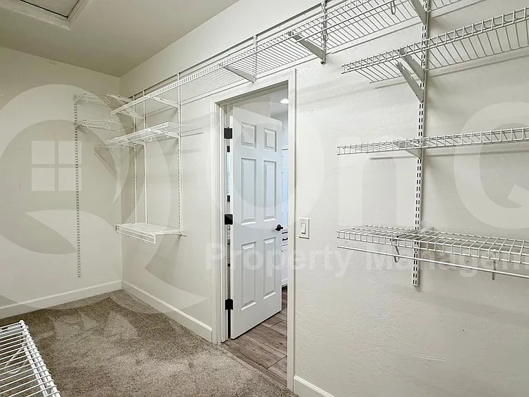 572 N Bell Dr — Photo 29