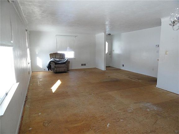 5th image of 2229 Fawcett Ave