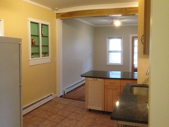 5th image of 410 Tompkins Ave