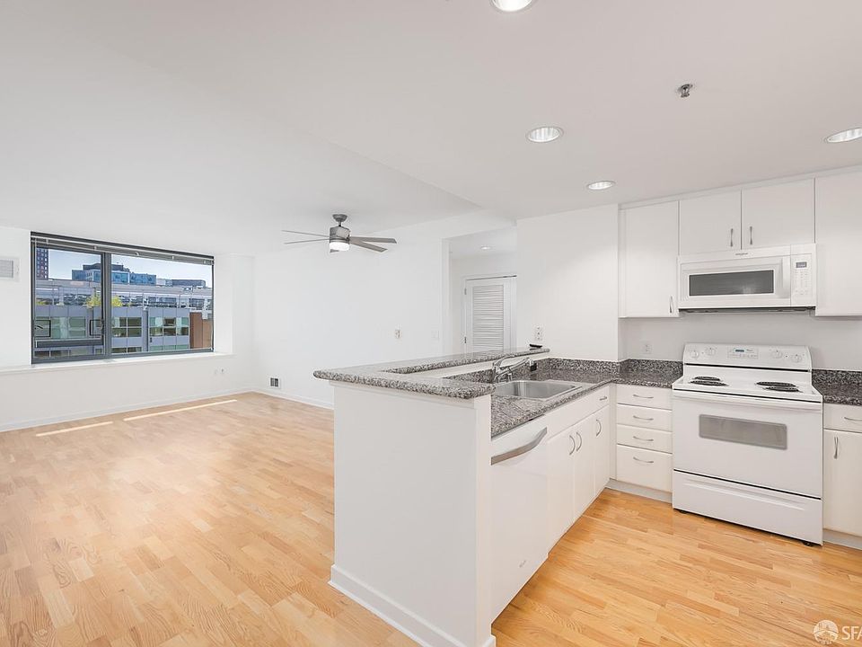 1st image of 250 King St Unit 556