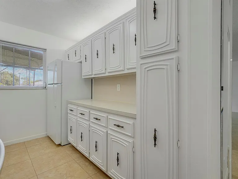 1142 Circle Ter W #C — Photo 11