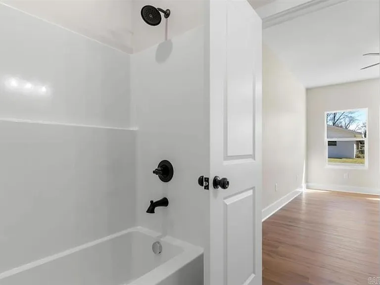 921 Banner St — Photo 11