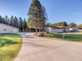 2815 Cottage Ln, Two Rivers, WI 54241